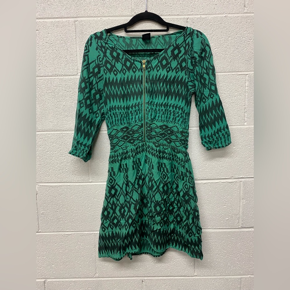 MD Decoded Green and Black Dress w/ Half Sleeves